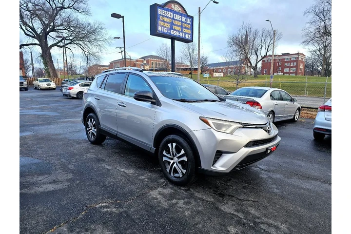 $15900 : 2016 RAV4 LE AWD image 3