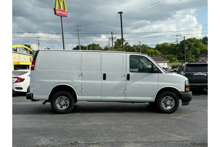 $18995 : 2021 Express 2500 image 7