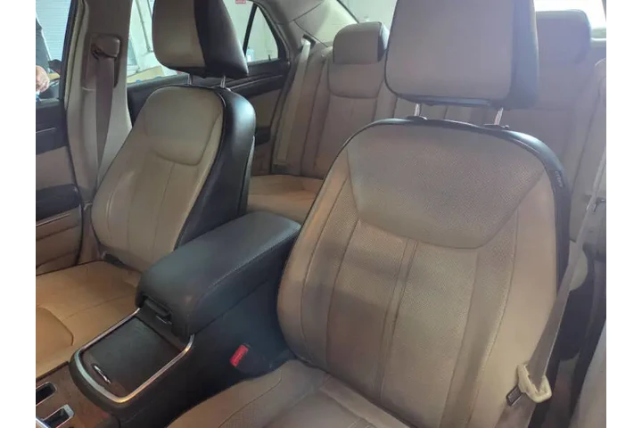 $9995 : 2013 300 C Luxury Series image 7