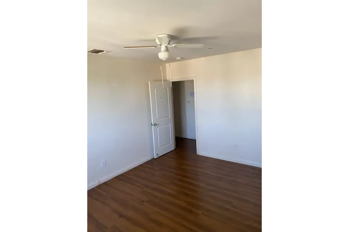 $950 : Rento cuarto image 3