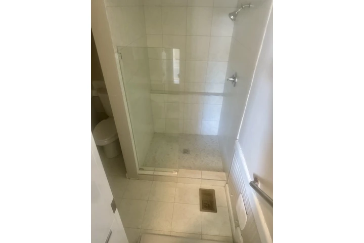 $1000 : Hermosa vivianda renovada enLR image 5