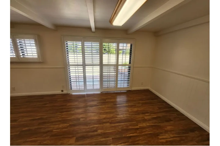 $1900 : Stove, Large master bedroom image 3