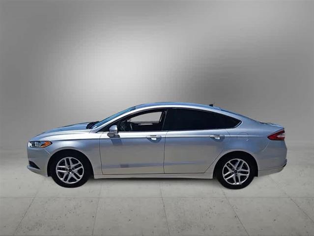 $12990 : Pre-Owned 2016 Ford Fusion SE image 5