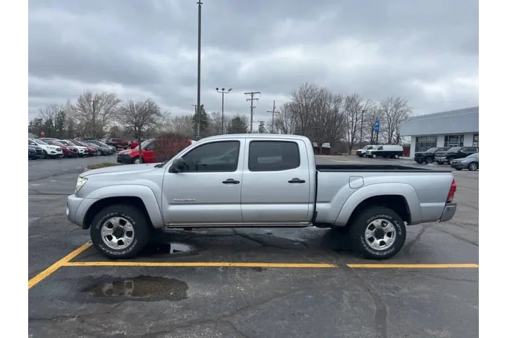 $1100 : 2005 Toyota Tacoma V6 For Sale image 2