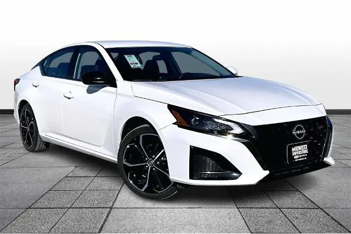 $22603 : Nissan Altima 2025 2.5 SR 4d image 2