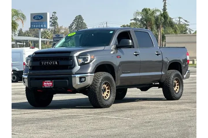 $28705 : Toyota Tundra 2017 4x4 SR5 4 image 7