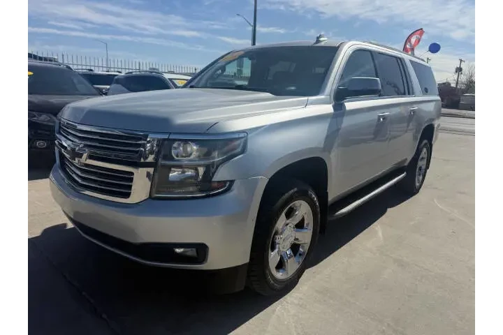 $17900 : 2017 Suburban LT image 4