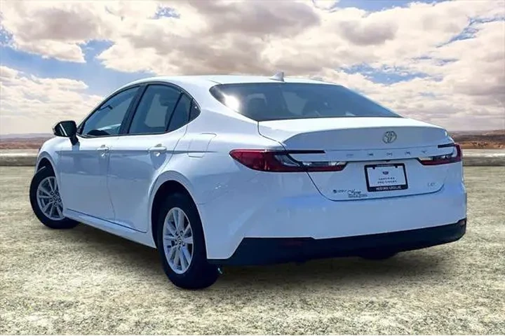$23991 : Toyota Camry 2025 SE 4dr Sed image 4