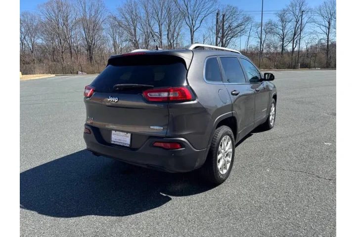 2014 Cherokee Latitude image 10