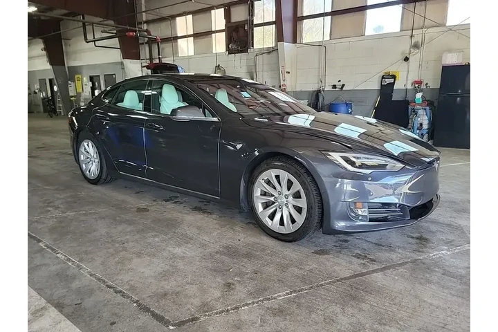 $17990 : Tesla Model S 2017 60 4dr Li image 3