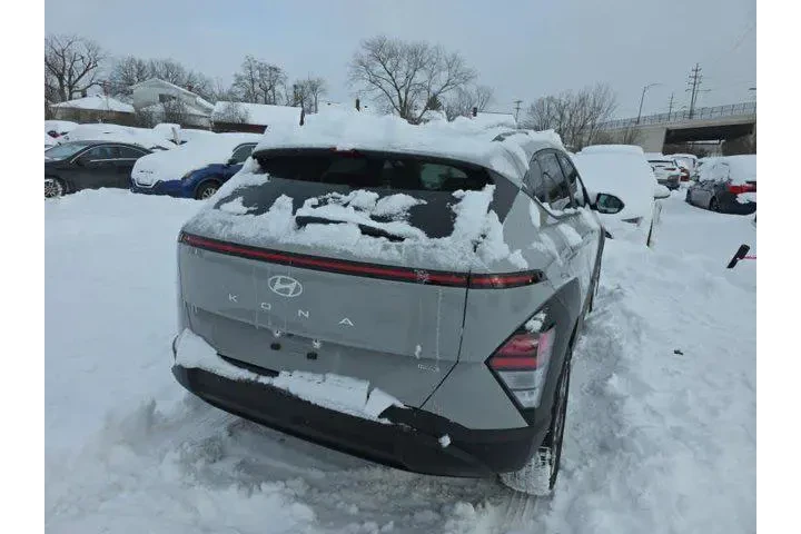 $23500 : Hyundai KONA 2024 AWD SEL 4d image 3