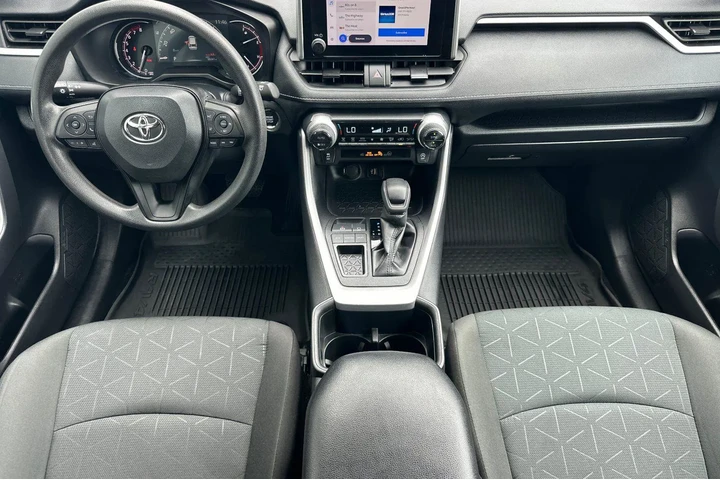 $29900 : Toyota RAV4 2024 XLE 4dr SUV image 5
