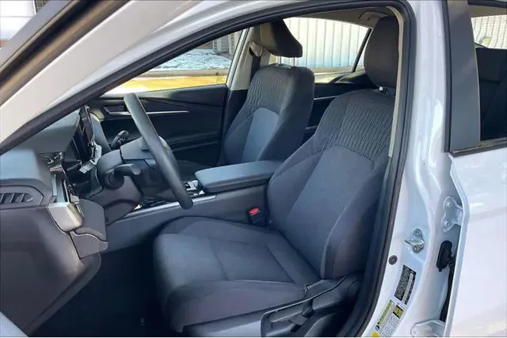 $26725 : Toyota Camry 2025 LE 4dr Sed image 6