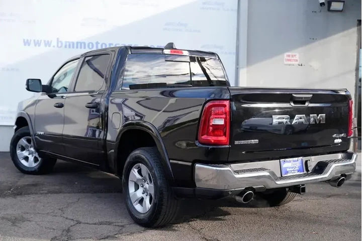 $38900 : Ram 1500 2025 4x4 Big Horn 4 image 4