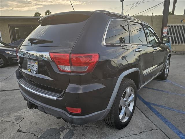 $9495 : 2011 Grand Cherokee Overland image 6