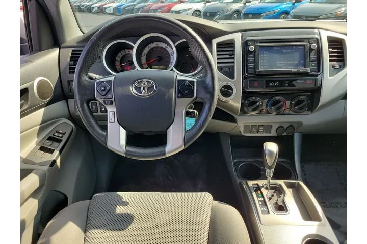 $27494 : Toyota Tacoma 2014 4x4 V6 4d image 10