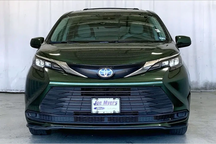 $35441 : Toyota Sienna 2024 LE 8-Pass image 3