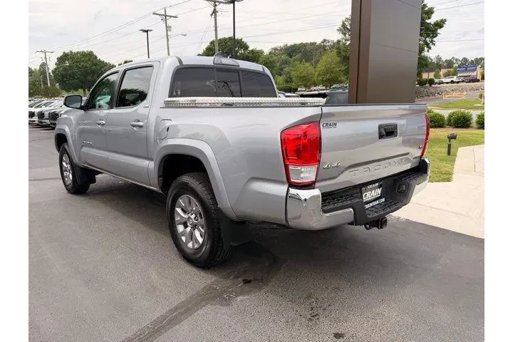 $28421 : Toyota Tacoma 2017 4x4 SR5 V image 6