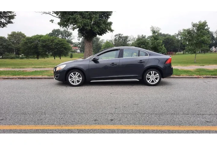 $4995 : 2012 S60 T5 image 2