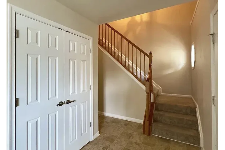 $2000 : AVAILABLE NOW IN MARYLAND MO image 2