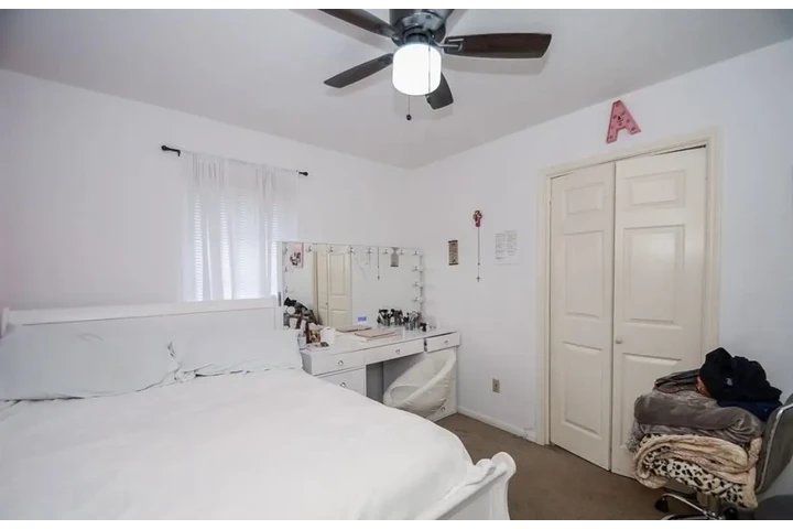 $1700 : Rent image 6