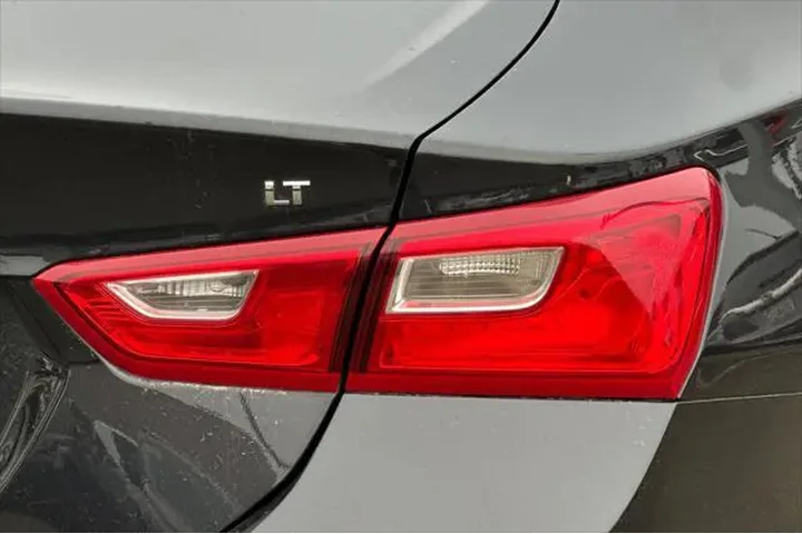 $15990 : Chevrolet Malibu 2023 LT 4dr image 6