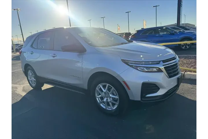 $18021 : Chevrolet Equinox 2022 LS 4d image 3