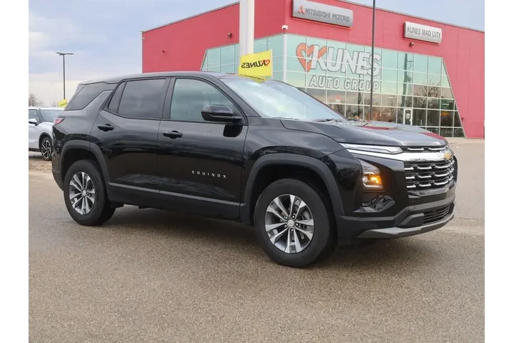 $27777 : Chevrolet Equinox 2026 LT 4d image 2