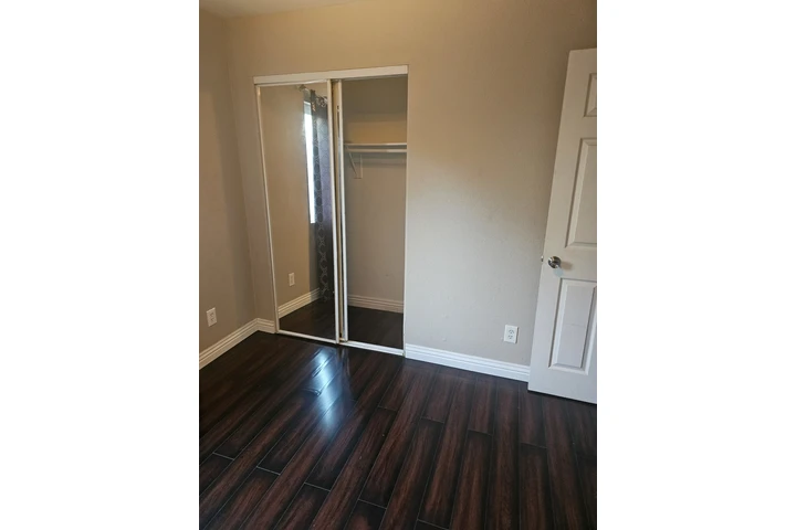 $600 : Cuarto disponible image 2