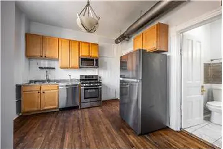 $1985 : Rental property with 2 bedro image 1