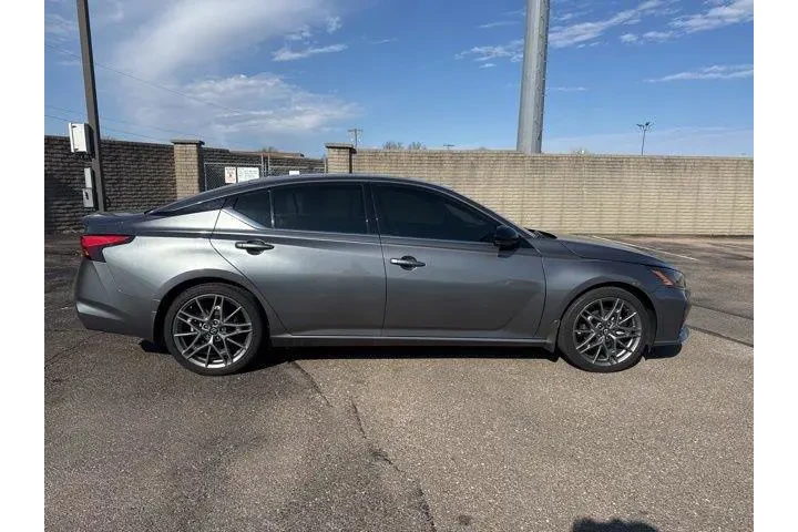 $27982 : Nissan Altima 2023 2.0 SR 4d image 8