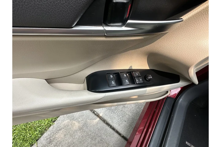 $12500 : 2019 Toyota Camry LE image 6