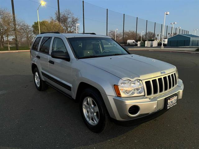 $7495 : 2005 Grand Cherokee Laredo image 2