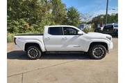 $36500 : Toyota Tacoma 2024 4x2 TRD S thumbnail