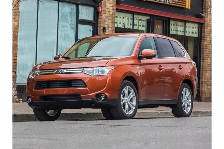 $6999 : Mitsubishi Outlander 2014 AW image 1