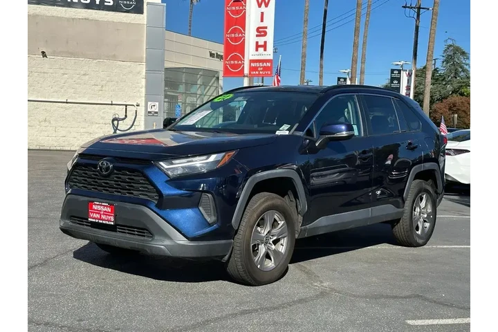 $24898 : Toyota RAV4 2022 XLE 4dr SUV image 2
