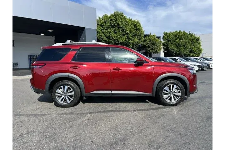 $30781 : Nissan Pathfinder 2023 SL 4d image 7