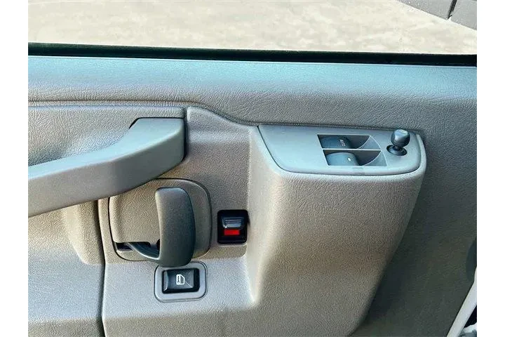 $34975 : GMC Savana 2024 2500 3dr Car image 9