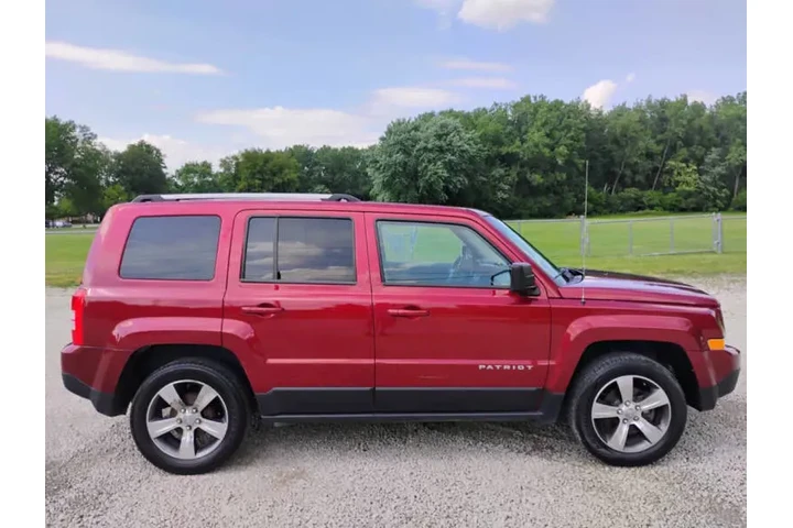 $6997 : 2017 Patriot Latitude image 9