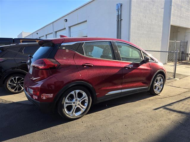 $16700 : Pre-Owned 2018 Bolt EV LT image 2