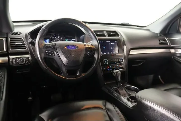 $19776 : Ford Explorer 2019 XLT 4dr S image 2
