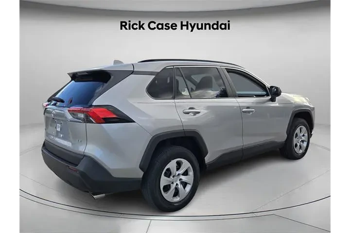 $18697 : Toyota RAV4 2020 LE 4dr SUV image 6
