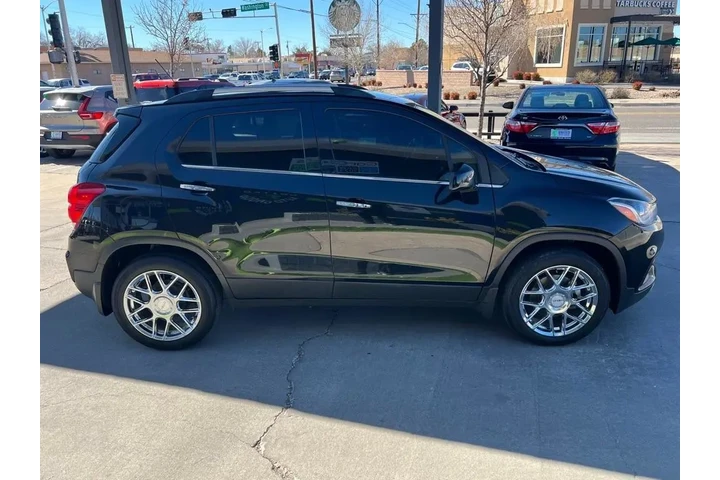 2020 Trax LT FWD image 4