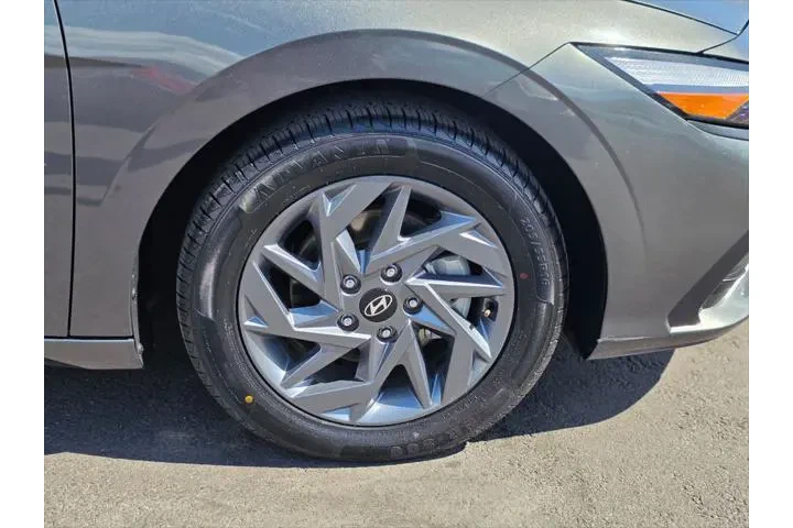 $19608 : Hyundai ELANTRA 2024 SEL 4dr image 8