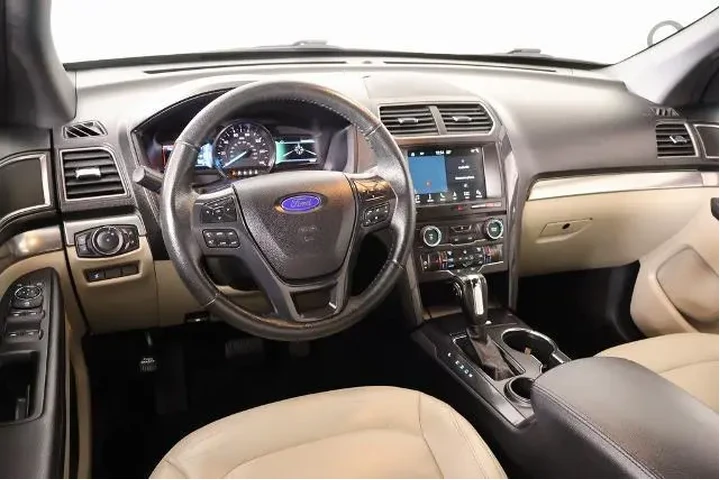 $18310 : Ford Explorer 2018 XLT 4dr S image 2