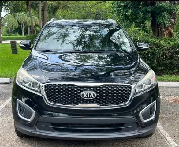 $8000 : 2017 Kia Sorento LX SUV image 1