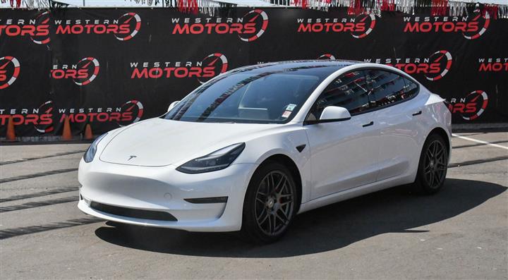 $33457 : Model 3 Performance image 3