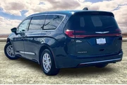 $23991 : Chrysler Pacifica 2023 Touri thumbnail