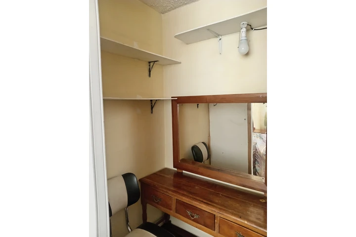 $600000 : SE ARRIENDA HABITACION image 5