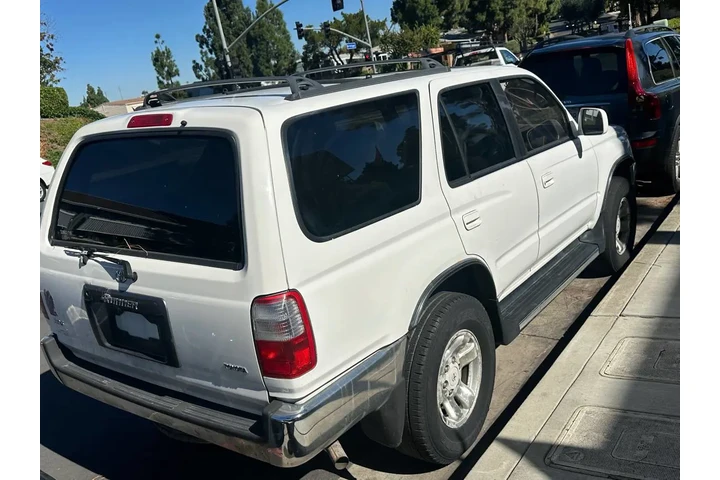 $2700 : 4 runner image 4